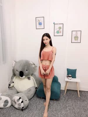 泳衣质量比我想象中好，而且实物比图片好看呢！颜色也好温柔，越看越喜欢，准备去旅游就能派上用场啦～