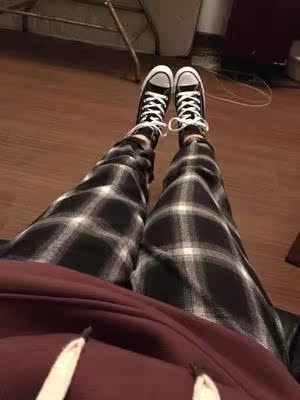 鞋子收到，质量捧棒的噢，穿着舒服，脚感好，不累脚，发货快，物流也给力，五星好评!