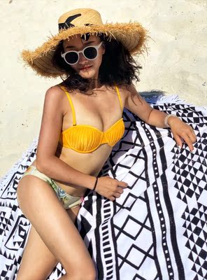 哈哈，质量扛扛的，最主要的是不会撞衫！整个沙滩我最美