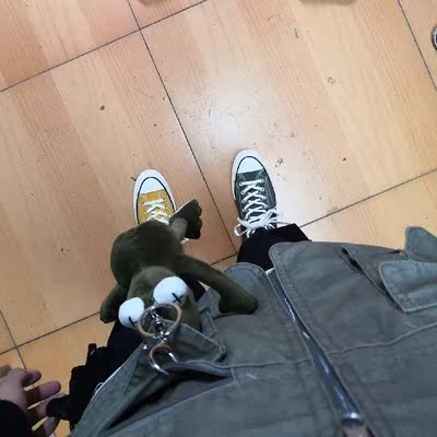 鞋子收到了，包装严实没有损坏，穿着大小合适款式时尚，价钱非常实惠和图片描述一样没有色差很满意的一次购物。