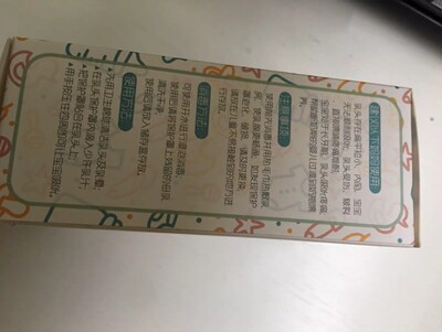 宝贝很薄很软，拿开水烫一下就可以用了，还有一个小盒子装着挺方便的，买的时候记得把辅助贴买上。