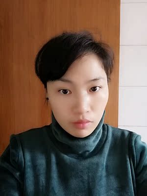 不错哦，很保暖 ，已经穿了一段时间 ，也下水了 没有褪色，很喜欢，号码标准，我拍太大了，不过还是很喜欢 ，下水洗也不会粘毛，衣衣修身不紧身