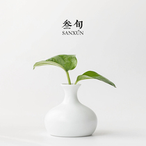 Three-year-old white ceramic small flower living room dried flower arrangement vase Japanese hydroponic flower Ware fresh tea art ornaments
