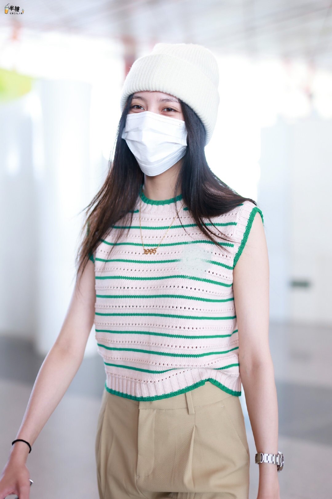 cc宋妍霏同款绿色圆领条纹镂空背心2021夏宽松显瘦马甲外穿上衣女