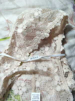 很好看，朋友说要买，缺点就是我买的最小的，内裤有点紧，低腰，就是很性感的，哈哈，还会回购店铺其他款的。