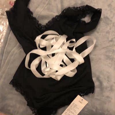 买了三件 这件是无袖的 料子是滑滑的那种 上身效果很好 不知道可不可以当泳衣穿 很好看了 买了三件 这件是无袖的 料子是滑滑的那种 上身效果很好 不知道可不可以当泳衣穿 很好看了