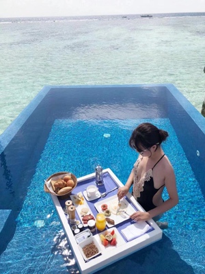 拍照还挺好看的，喜欢！120斤小胖子L合身！