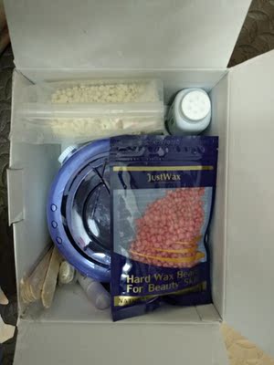 收到好大一个，里面东西很齐全，300克蜡豆很多了，还送了两包，操作也挺方便的，有人帮忙更好弄，效果还是不错的，撕下来一大片超爽，疼也是真疼，总之还是挺满意的