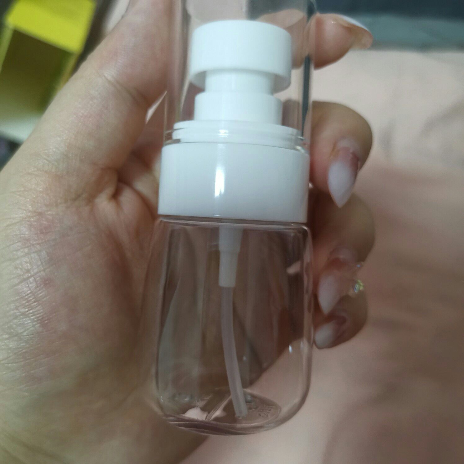 拿来弄定妆喷雾的.30ml够用了.质量很好.发货很快