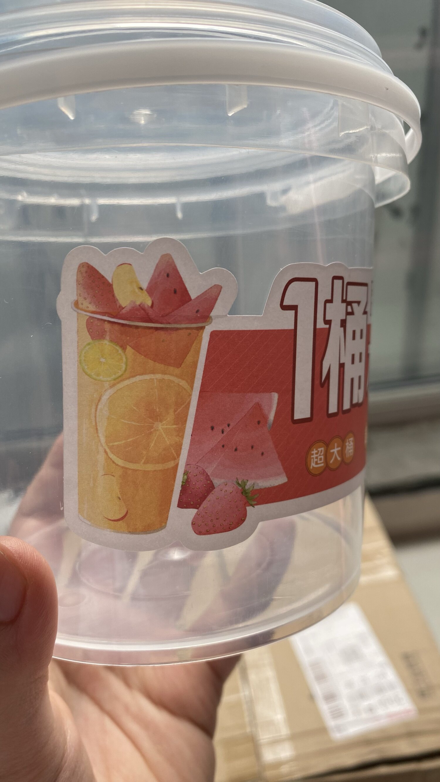 1000ml网红手挽提奶茶桶超大杯书亦甜啦啦一桶水果茶杯贴纸红吸管