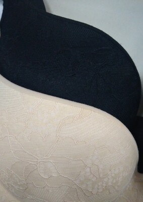 等双十一等了很久，终于买上了这款，从付款到物流，每天都很期待包裹的到达，双十一物流稍微慢一点，但是还是可以理解的，终于收到货啦，包装很满意，盒子包装的。摸上去质感很舒服，面料柔软舒适，不硬，质量很好，做工也很好，这款侧比也很高，穿上收副乳效果很好，关键是这款没有气味，厚杯是加宽设计的，穿上可以收多余脂肪。试穿尺码也合适，穿上不紧，也不会感觉勒。这款性价比很高，水洗了没有褪色，也没有味道。很喜欢，因为我对内衣要求很高，遇到一款合适的内衣真的很难。重点这款真的是不错。以后的内衣都选你家的了哦。希望多出点新款哦。喜欢。围也合适，价格也是超便宜啊，很满意的一次购物，非常好穿,厚薄度也刚好，不会太厚也不会太薄，穿上有型，不会难看，托胸效果也很不错，穿上很舒适。水洗了也没有变形。海绵也很柔软，不像其他内衣一样很硬，真的是零束缚零压力，对身体好，而且聚拢效果也很不错。这款无钢圈的，穿上不会勒。鸡心位的位置也非常的好，不会顶的难受，推荐这款哦