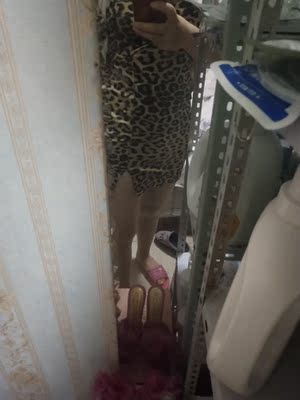 穿起来挺性感的，料子有弹性 挺厚的 买了一件黑色和一个豹纹都挺好看的 可以换着穿