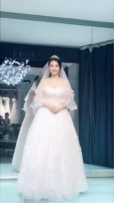 穿起来很舒服，很合身不会脱落哦，很聚拢的，产品很好用，我很喜欢，贴上身很稳，不会掉，主要是很集中，好评。质量超级好，收到试了下，不会滑落，蹦蹦跳跳也不用担心，而且显得胸型很饱满，超级满意，可以穿美美的露肩，露背衣服，超级满意，宝贝很不错，很贴实，重点是不会掉，胶性很粘，拍婚纱照穿的，穿了一整天一点事没有，很方便很实用，包装盒也很实用！