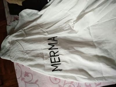 泳衣是我想要的款式，物流也很给力，赞一个。