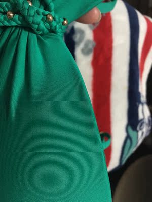 款式和号码都满意!唯独左上缘有块明显的污渍不满意,希望以后注意! 款式和号码都满意!唯独左上缘有块明显的污渍不满意,希望以后注意!