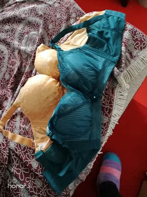 宝贝收到和图片一样，做活动买的很划算，宝贝比图片好看，我是买着放着的，先好评，等以后穿了在追评。