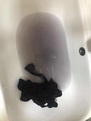 买回家以后想在用之前一下没想到掉色非常严重，找客服态度极其差，