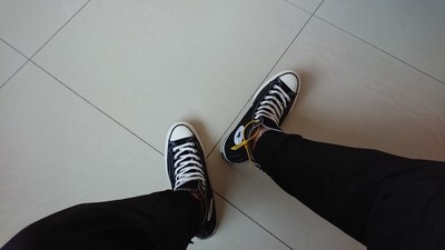 匡威70s经典款 真的很帅 之前穿过两双匡威 很帅 这次直接入了70s 比之前的普通款 舒服多了 脚踩的很软 做工也好很多 超百搭