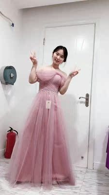 不错，试了很多次才掌握到诀窍，穿好后平胸也有沟哦，而且缠上之后没有不舒服的感觉，像是身体的一部分一样没想到卖家送了这么多小礼品，很实用的小礼品，非常的喜欢