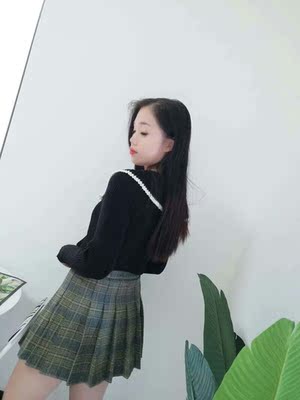 裙子版型质量真的很好，上身效果非常好，穿着很百搭，价格还比实体店便宜，物超所值