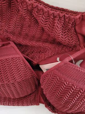 喜欢喜欢喜欢,颜色符合,厚度满意,没让我失望 喜欢喜欢喜欢,颜色符合,厚度满意,没让我失望