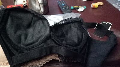 衣衣的质量很好，店家包装也很好，是我喜欢的款式，就是物流太慢了，13号下的单，6天才到