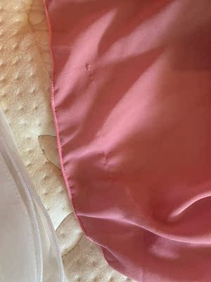 衣服款式不错,有两处小问题,希望质量提升一些,客服态度很好👍 衣服款式不错,有两处小问题,希望质量提升一些,客服态度很好👍