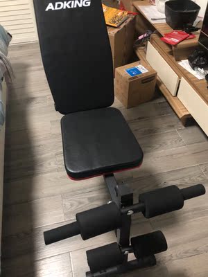 哑铃凳到的很快，可以随意折叠，也不占地。不用的时候还可以用来堆衣服。凳子很稳，可以用来练哑铃还有仰卧起坐。