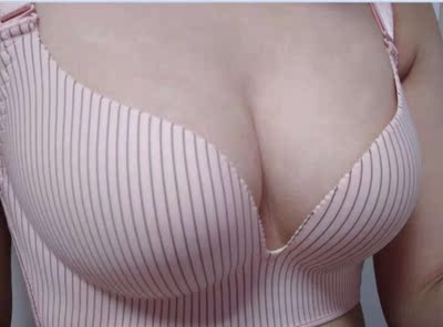 这个颜色很清新 罩杯的大小很标准的不会压胸 料子也是比较柔软 聚拢效果没有话说 设计挺完美的，舒适不勒人，不闷热、不偏小，不会带着有点勒有点紧，一点都不勒，不紧，穿上很舒服，无束缚感。文胸效果很好，穿在身上很舒服的，这款内衣面料很柔软，穿上不勒，也不磨肉，这点很满意，也没有跑杯的现象。内衣性价比很高。肩带可以调节的，也是可以拆卸的。穿上有型，不会软踏踏的。松紧度也刚好。没有松松垮垮的。不错的一款。喜欢的朋友可以购买哦