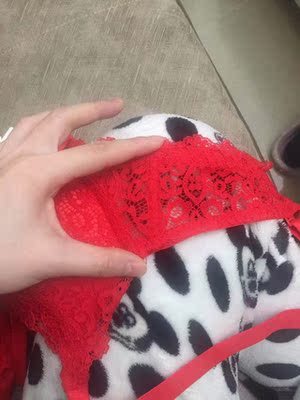 质量很好,很满意。就又买了一套。给媳妇买的。她的本命年。觉得红得很好看。蕾丝也很漂亮.会推荐给朋友的。必须五星好评。 质量很好,很满意。就又买了一套。给媳妇买的。她的本命年。觉得红得很好看。蕾丝也很漂亮.会推荐给朋友的。必须五星好评。