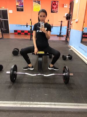 裤子质量很好哦 穿起来也不掉档，也不紧绷，弹性很好，穿上刚好，同学说穿起来显得我的腿更细了！ 而且穿起来也挺暖和的😂