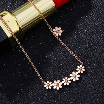 Sweet and fresh little Daisy titanium steel rose gold short necklace collarbone does not fade fashion versatile jewelry Tanabata
