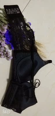 宝贝包装的挺上档次的,做工挺细致的,质量不错,蕾丝的美背设计很性感,交叉肩带设计,夏天穿露背装很漂亮!卖家发货及时,快递也很给力!挺满意的! 宝贝包装的挺上档次的,做工挺细致的,质量不错,蕾丝的美背设计很性感,交叉肩带设计,夏天穿露背装很漂亮!卖家发货及时,快递也很给力!挺满意的!