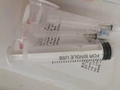 宝贝到了,去使用了一下再来评价的,首先包装很隐秘,不会让人快递就感觉尴尬什么的,然后我按照说明书上的用法,用手抓住矫正器,对准并贴在乳头上,松开手指,利用产生的吸引力将凹陷的乳头吸出。也可以事先按压矫正器的上后方,佩戴。总之,用完之后我觉得还是有改善的,所以我觉得这个还是值得推荐给其他有问题的宝妈们的。 宝贝到了,去使用了一下再来评价的,首先包装很隐秘,不会让人快递就感觉尴尬什么的,然后我按照说明书上的用法,用手抓住矫正器,对准并贴在乳头上,松开手指,利用产生的吸引力将凹陷的乳头吸出。也可以事先按压矫正器的上后方,佩戴。总之,用完之后我觉得还是有改善的,所以我觉得这个还是值得推荐给其他有问题的宝妈们的。