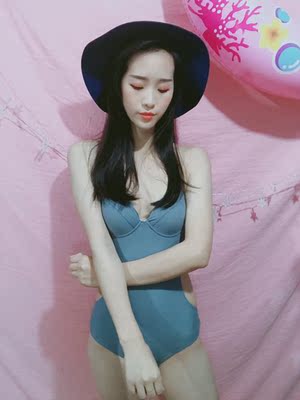 买来出去旅游穿的,本人170选的这个码也刚刚合适,客服推介的,比较标准,面料很舒服,滑滑的,喜欢这款呢, 买来出去旅游穿的,本人170选的这个码也刚刚合适,客服推介的,比较标准,面料很舒服,滑滑的,喜欢这款呢,