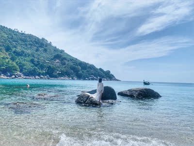 去普吉岛穿了不到一个小时 拍了视频和照片 质量很好无破损 本人160～94斤刚刚好（身高更高一些的小仙女会更美哦) 颜色分类 白色M  转卖200元💙本交易仅支持邮寄