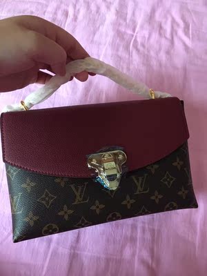 没想到质量挺好的，还带有香味，看上去很上档次，妈妈直接叫我送她一个