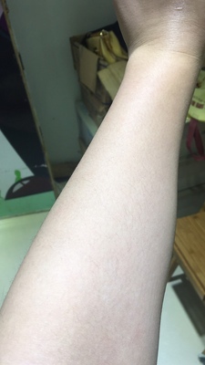 已经购买了很多次了，效果很好，一直都在坚持用他们家的脱毛膏，用了那么多终于又被抑制住了看，一开始用第一瓶的时候，觉得没什么效果，后来才知道是因为才用不可能一下子就没有的，要按疗程慢慢来，想着也不贵，就继续用了下去，毛毛慢慢有了改善，长得慢了也变得额细软了，一些毛毛已经都不长了，感觉绝毛的很有效果，推进好评 &nbsp;