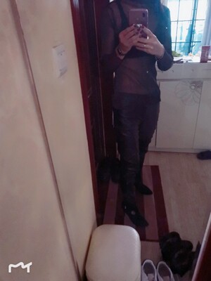 打底穿很好看，里面带金丝，闪闪的，太喜欢了