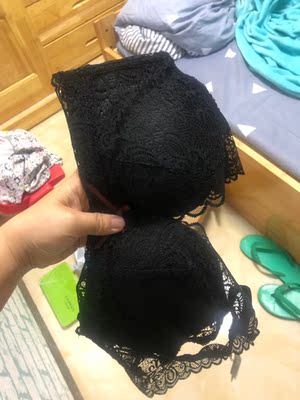 内衣质量非常好，款式也很漂亮，上身效果很好呢，穿起来很聚拢，真的很值得入手的一款内衣呢