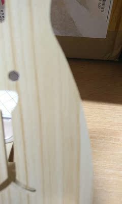 还是有一股味道的,怪怪的化学制品的味道,也会往上跑,但是情况不严重,可以接受。总体来说还可以吧 还是有一股味道的,怪怪的化学制品的味道,也会往上跑,但是情况不严重,可以接受。总体来说还可以吧