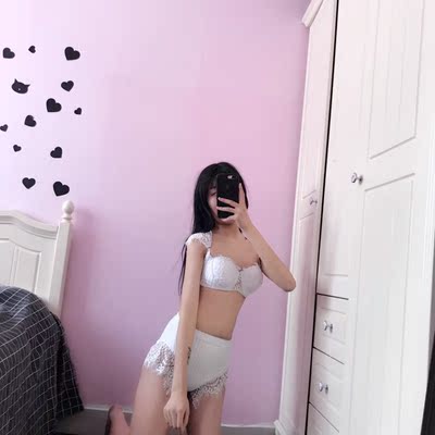 这是我最喜欢的一套 蕾丝真的仙 做工细节处理的也很好 👌🏻奶思