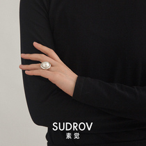 The new niche design advanced feel cold and heavy horse shell ring temperament simple fashion ring