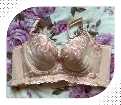 一收到就试穿了，尺码很正，穿上正正好，聚拢效果不错，不勒人，对布料材质很挑很多都不能贴身穿会觉得扎得慌，这款很亲肤，而且款式很漂亮，除了有一处跳线其他都很好，客服很有耐心