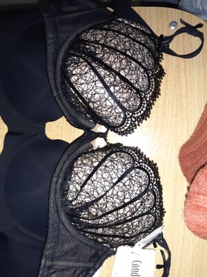 收到啦～好看！(比较害羞就不拍上身图了)拍照片的时候开了闪光灯，真的能看到光面这款上面有光晕啊～试穿了也很舒服。线下活动的顾问小姐姐炒鸡可爱！店铺客服也很好。