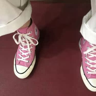 鞋子是正品，很好看吧，非常喜欢这个款。