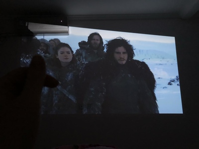 请指教网友热问：微鲸投影仪k1怎么样，微鲸对比坚果投影仪哪个好