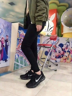 鞋子收到,款式潮流时尚,做工精细,穿着很舒服很漂亮,物流很快好评 鞋子收到,款式潮流时尚,做工精细,穿着很舒服很漂亮,物流很快好评