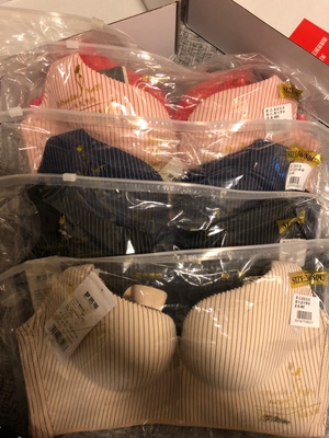 这款真的好穿，回购把颜色都买齐了。囤着过年穿咯