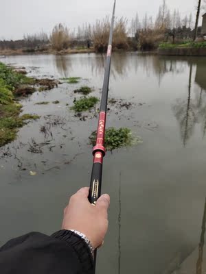 目前看来中逵大鲨鱼二代鱼竿怎么样，质量会不会很差？超轻吗？